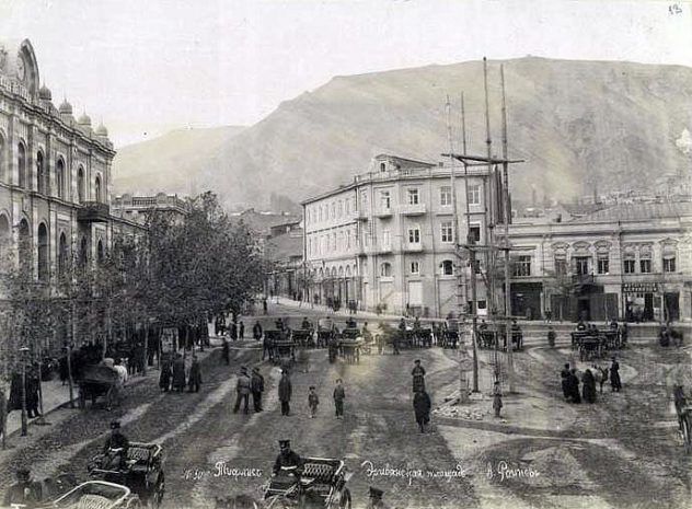 Yerevan_Square2C_Tbilisi