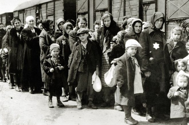 Al menos 1,3 millones de personas fueron enviadas a Auschwitz-Birkenau durante la guerra, el 90% de ellos eran judíos