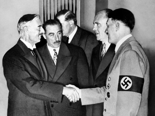 gusanos-faciles-de-aplastar-asi-hitler-humillo-a-chamberlain-en-munich-1939