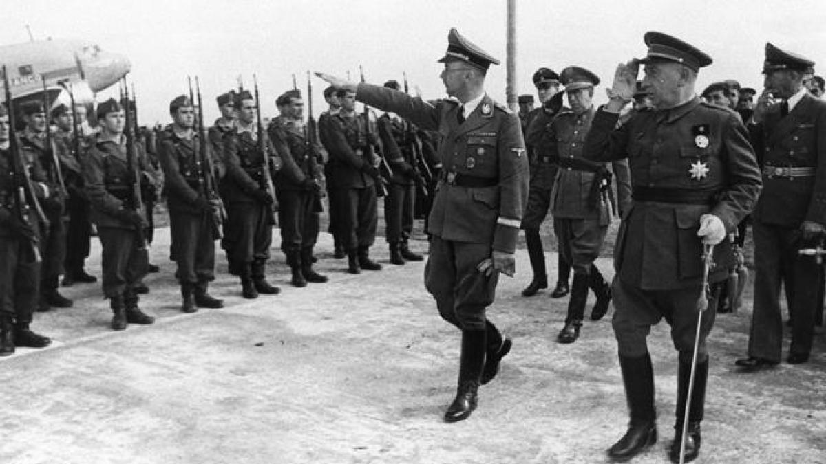 El 23 de octubre de 1940, en plena Segunda Guerra Mundial, el dirigente nazi Heinrich Himmler viajó a Barcelona. Colaboradores