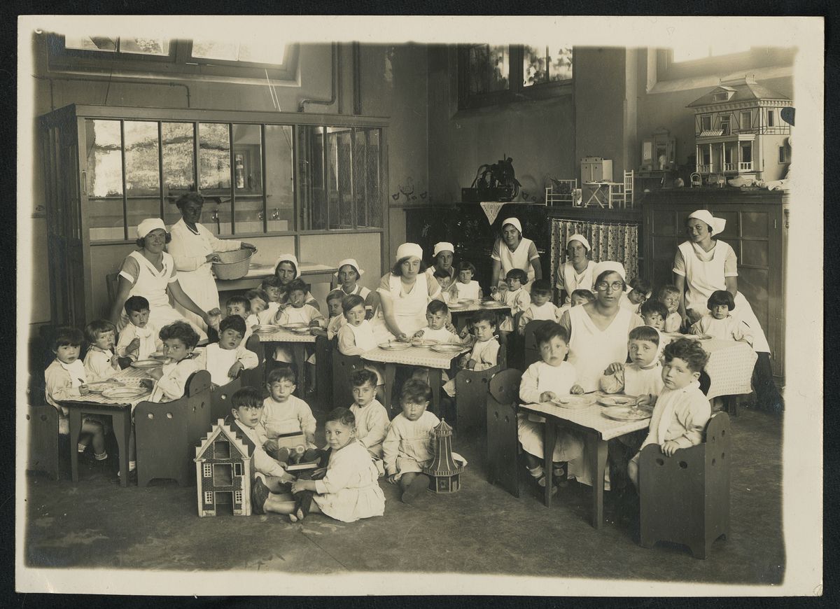 Fotografía de los años en los que Henriette Pimentel era directora de la guardería en la que salvó a un gran número de bebés, hijos de judíos, de ir a los campos de concentración. Pertenecen a la colección del Museo Histórico Judío de Ámsterdam.COLECCIÓN MUSEO HISTÓRICO JUDÍO/ÁMSTERDAM.