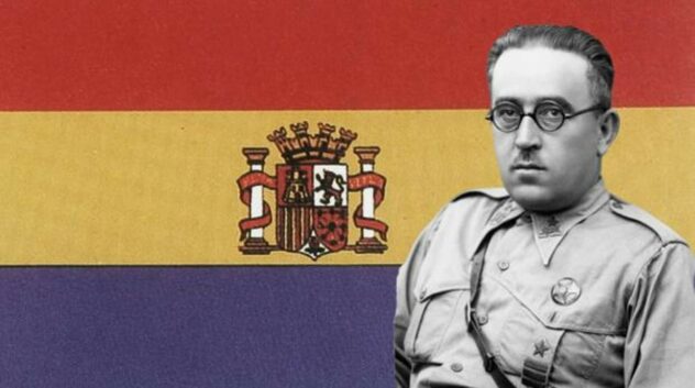 vicente-rojo-bandera-republica-guerra-civil-knCF-1248x698@abc