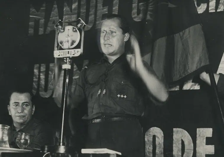 José Antonio Primo de Rivera, en un mitin de Falange Española en Madrid, en 1935 ORTIZ