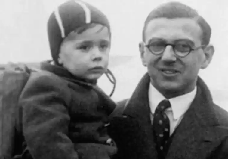 Nicholas Winton, junto a uno de los niños rescatados ABC