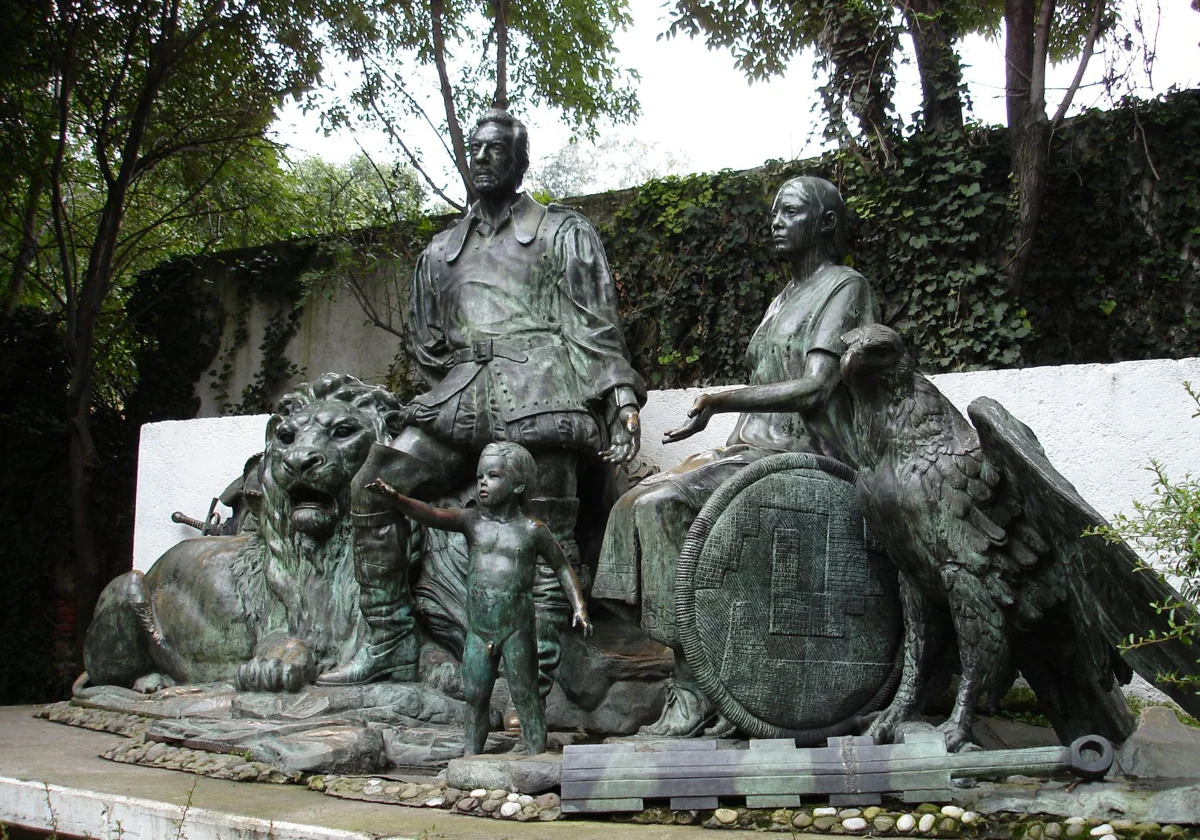 Monumento al mestizaje en México: Hernán Cortés, la Malinche y su hijo Martín ABC